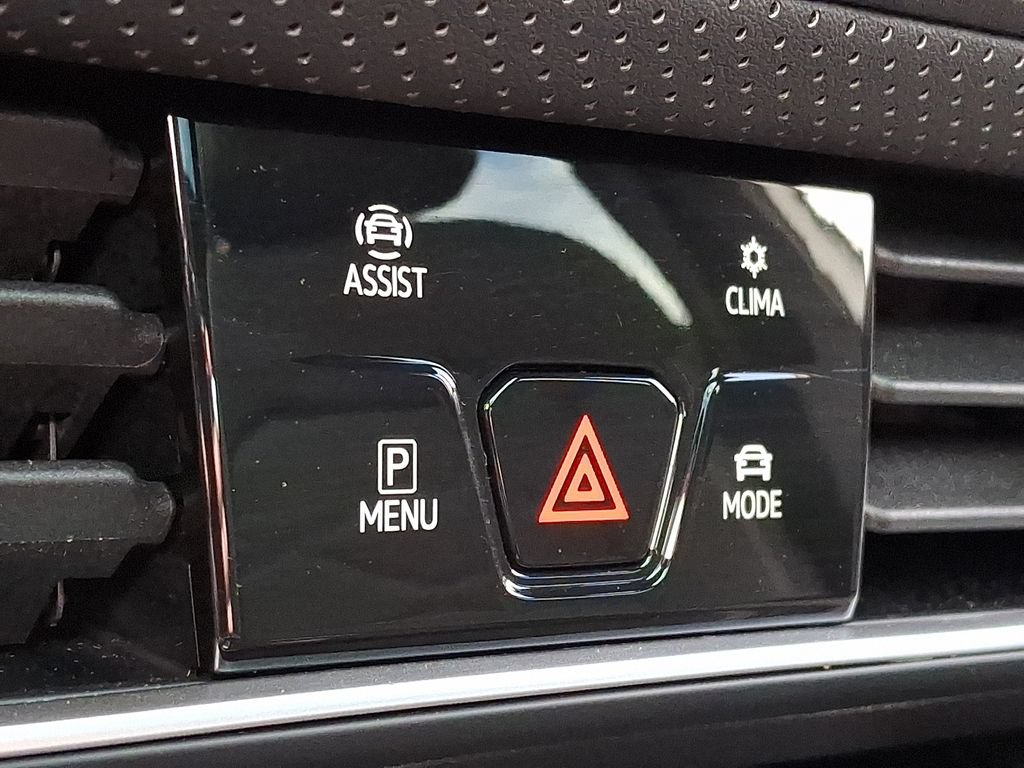 Certified 2024 Volkswagen Atlas Cross Sport SE w/ Panoramic Sunroof Package AWD/4WD image 26
