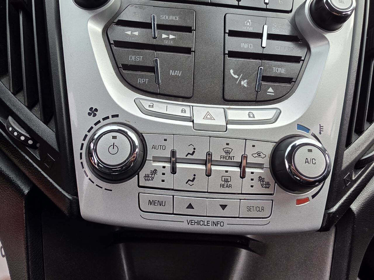 Used 2012 Chevrolet Equinox LTZ image 17