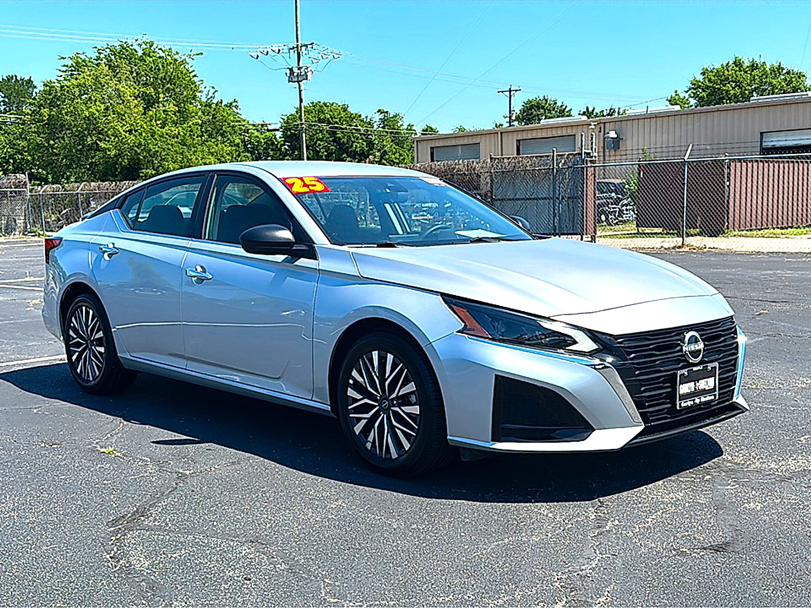 Used 2025 Nissan Altima 2.5 SV FWD image 10