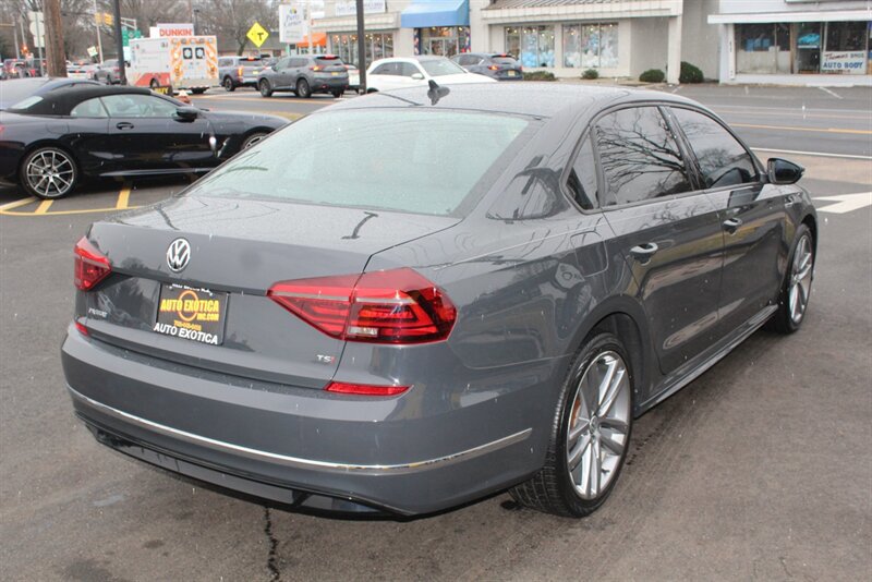 Used 2018 Volkswagen Passat 2.0T R-Line w/ R-Line Lighting Package FWD image 3