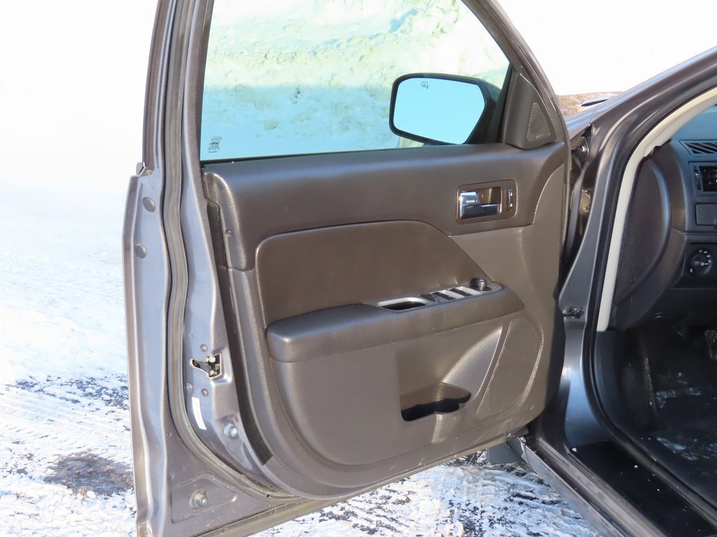 Used 2010 Ford Fusion SEL image 21