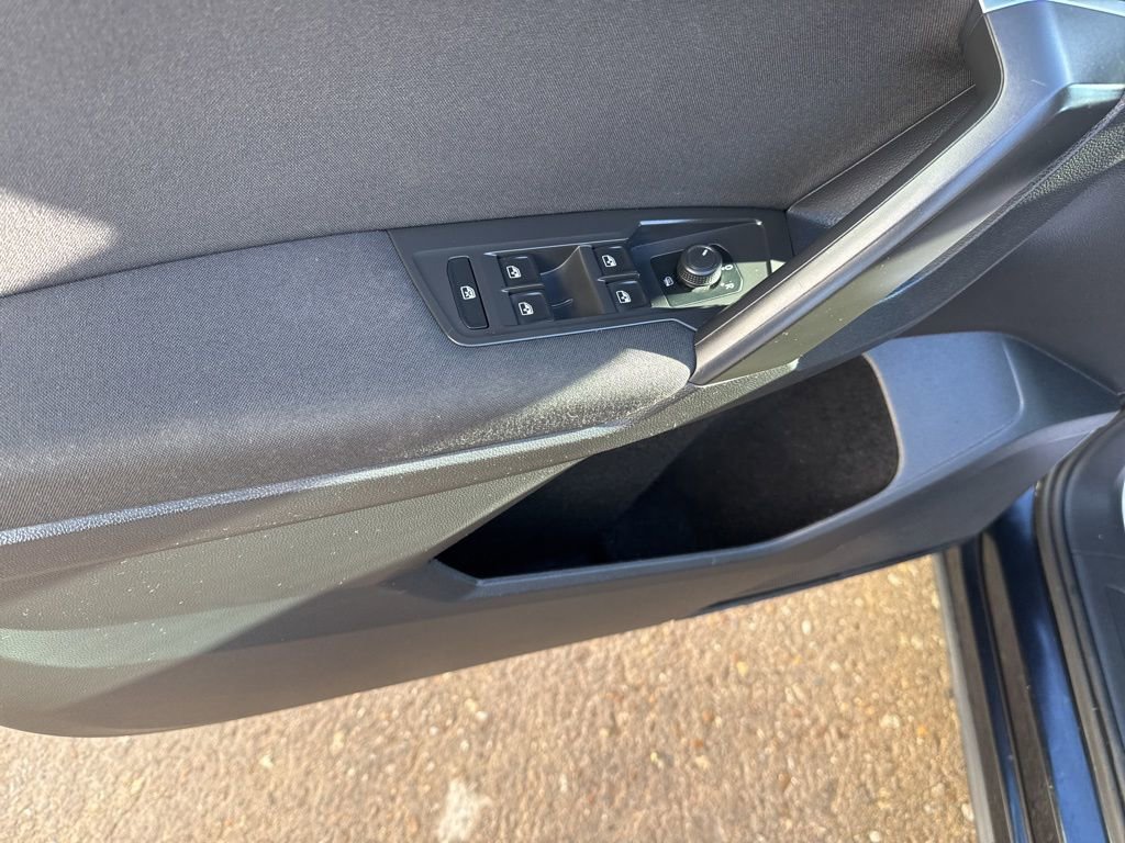 Used 2021 Volkswagen Tiguan S image 11