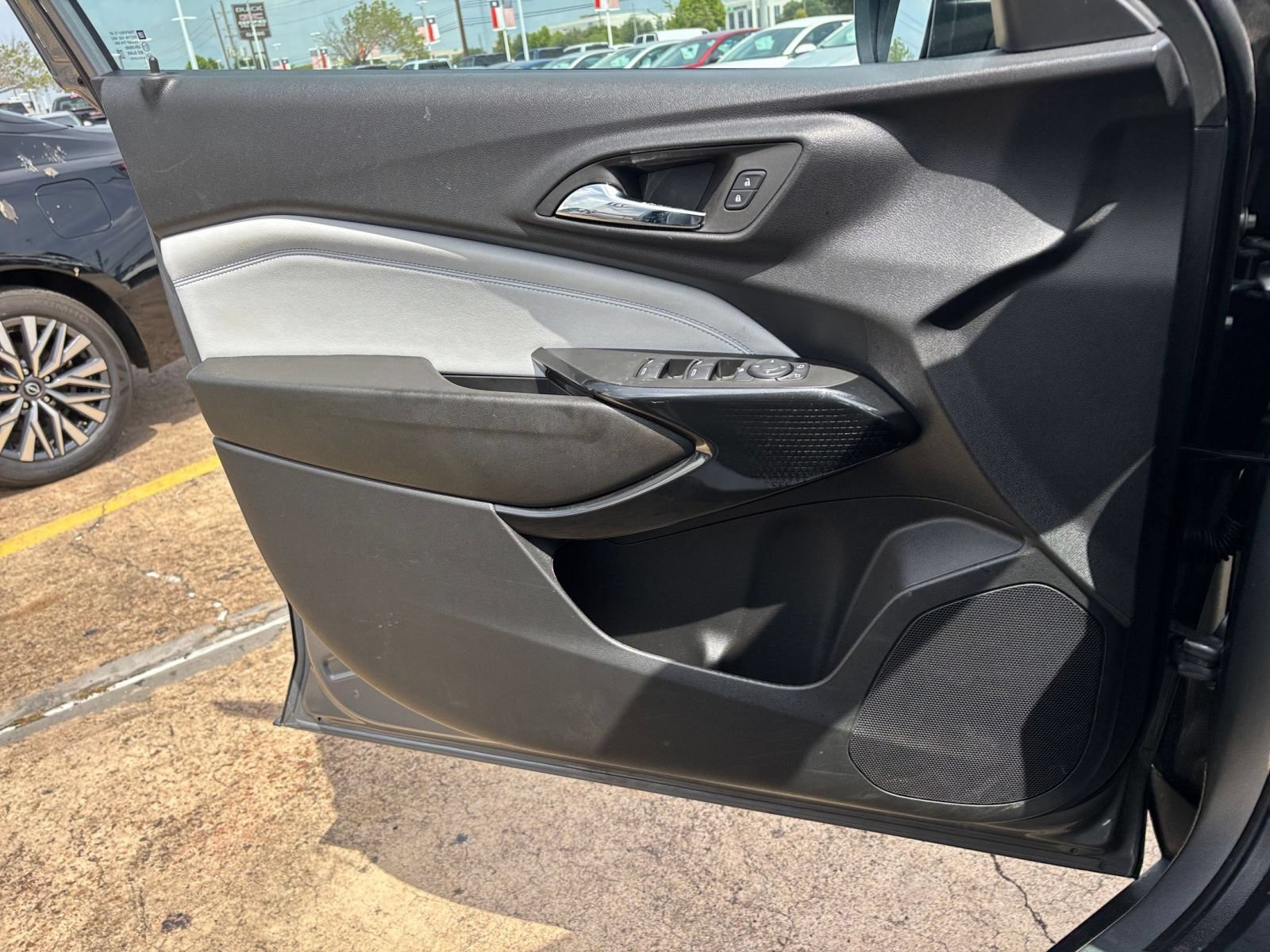 Used 2025 Chevrolet Trax LT FWD image 15