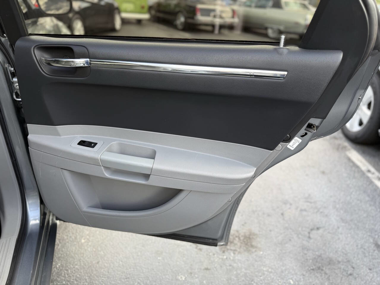 Used 2006 Chrysler 300 Touring RWD image 17