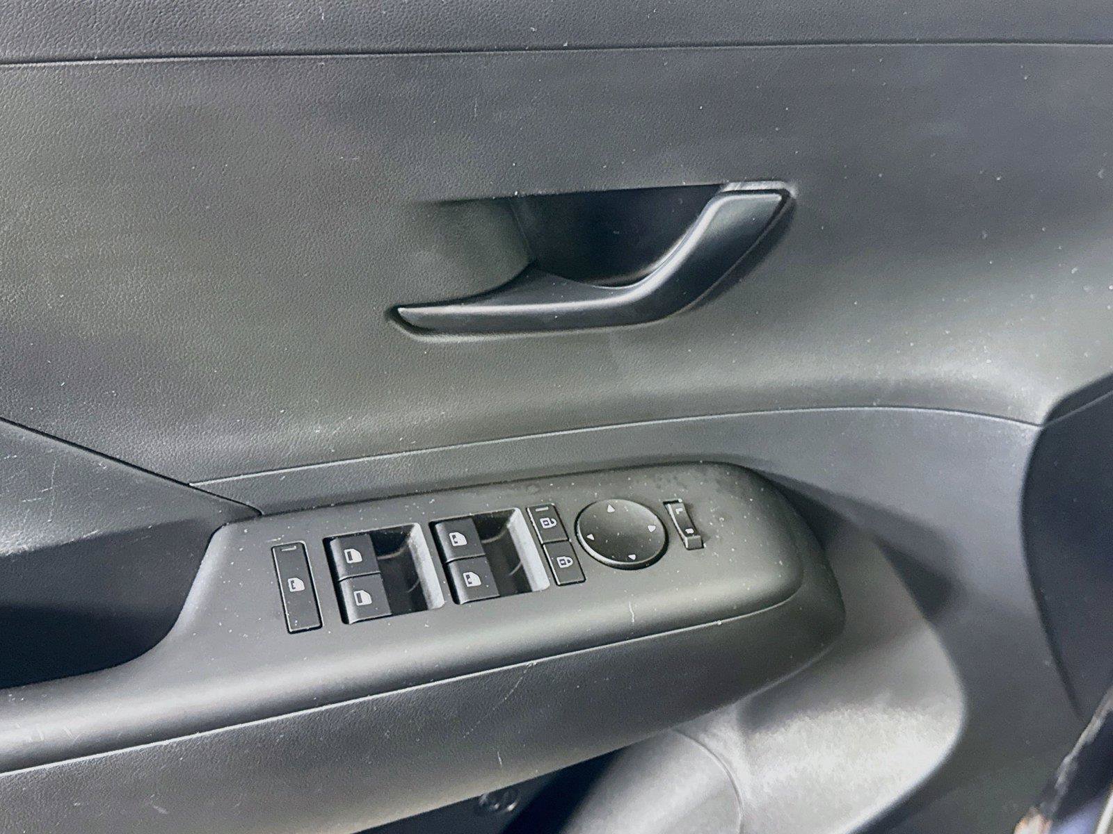 Used 2025 Hyundai Kona SEL AWD/4WD image 8