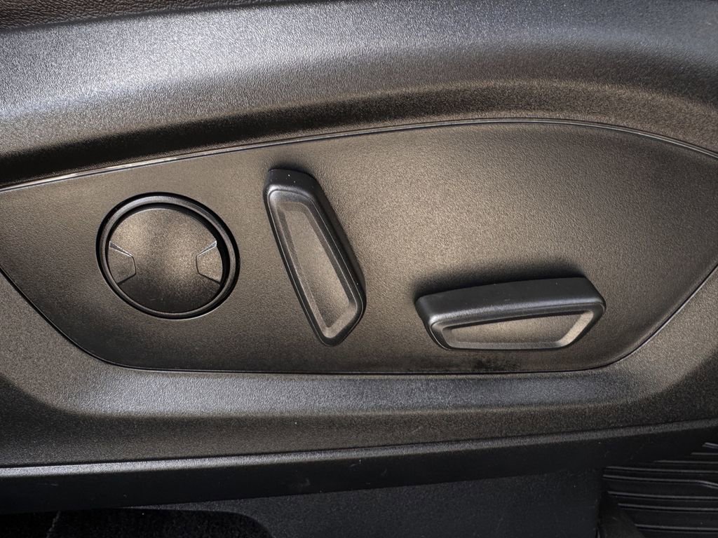 Used 2023 Ford Explorer XLT w/ Equipment Group 202A image 29