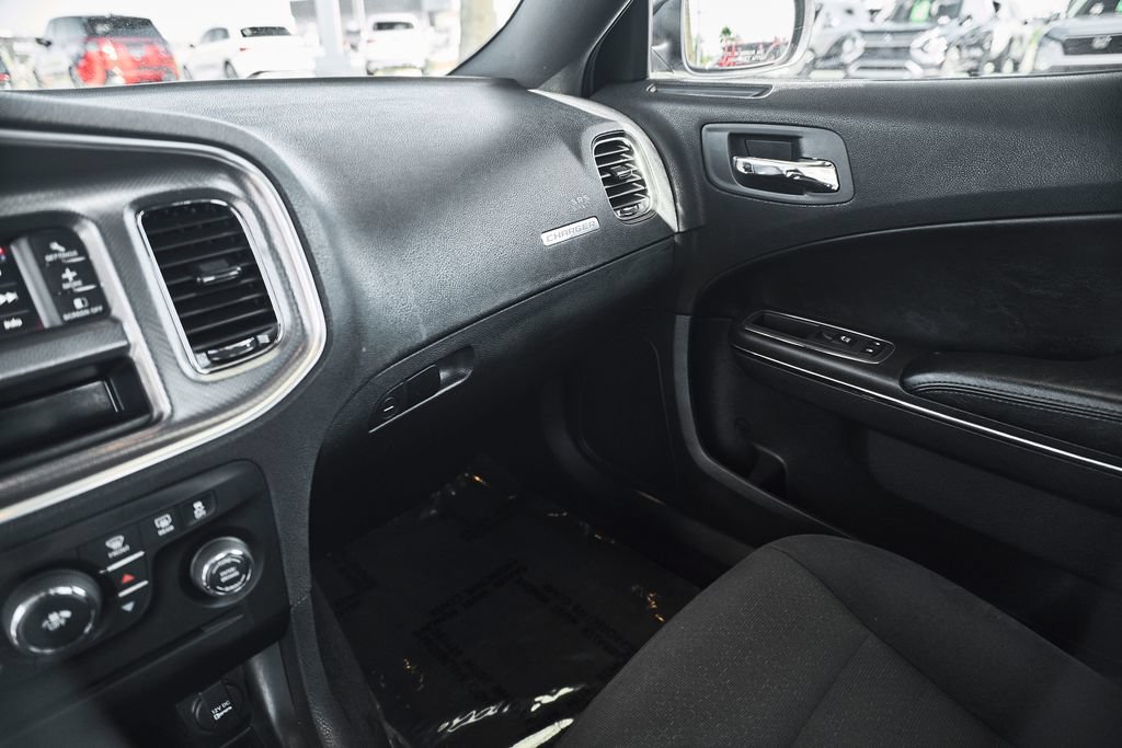 Used 2013 Dodge Charger SE RWD image 32