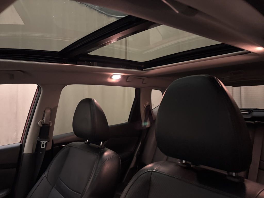 Used 2013 Nissan Rogue SV w/ Premium Pkg image 21