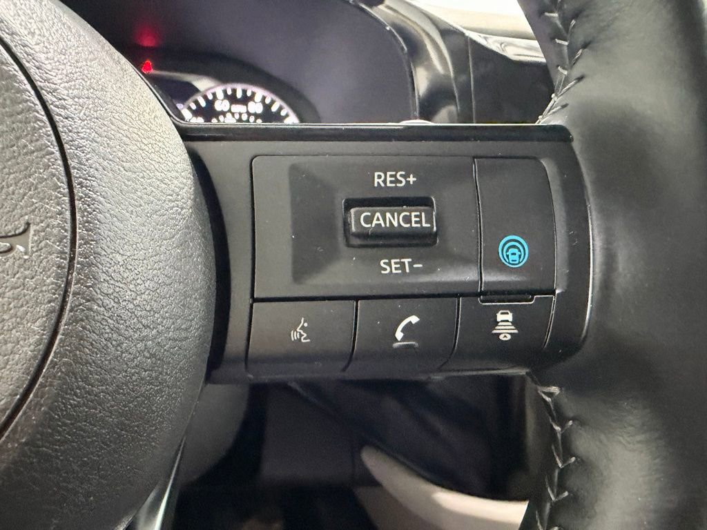 Used 2025 Nissan Pathfinder SL AWD/4WD image 20
