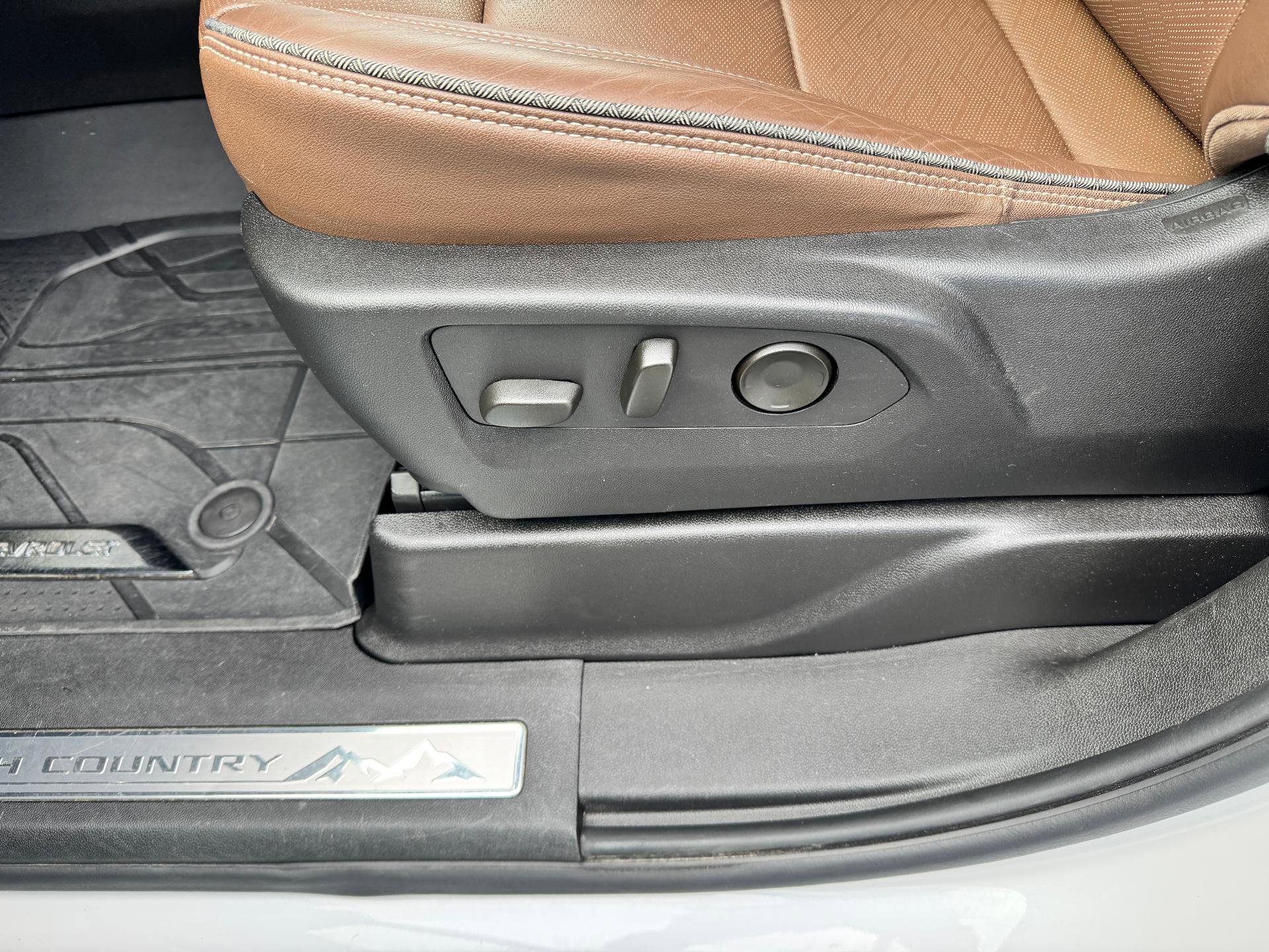 Used 2024 Chevrolet Tahoe High Country w/ Advanced Technology Package image 12