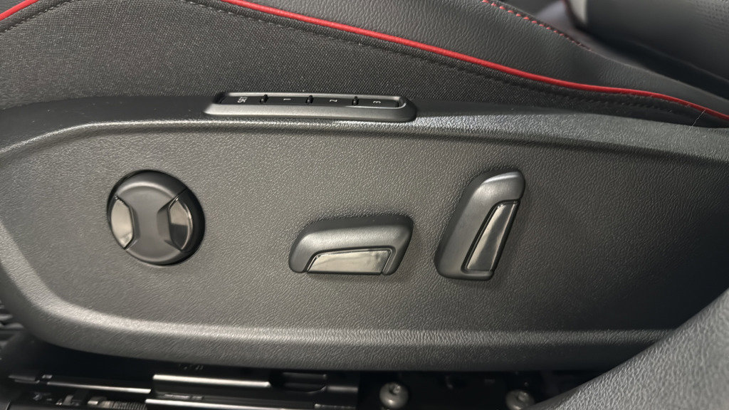 New 2026 Volkswagen GTI SE FWD image 17