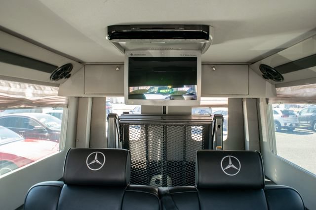 Used 2010 Mercedes-Benz Sprinter 2500 image 36