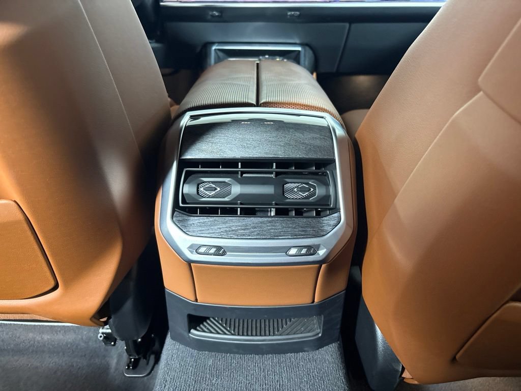 Certified 2025 BMW 740i xDrive w/ Premium Package AWD/4WD image 34
