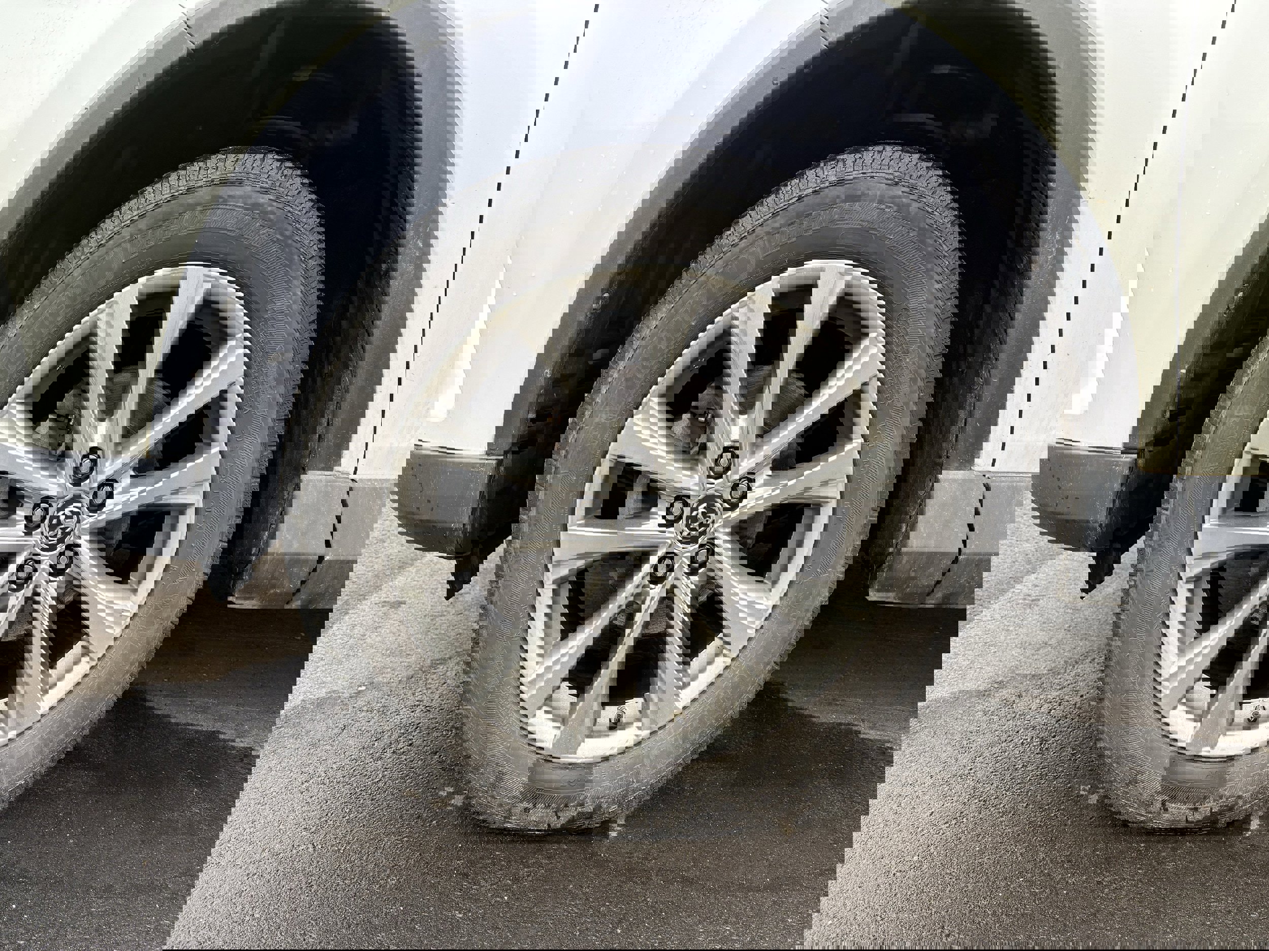 Used 2018 Toyota RAV4 Limited w/ Advanced Technology Package image 12