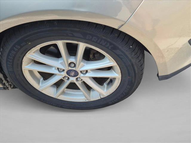 Used 2015 Ford Focus SE FWD image 4