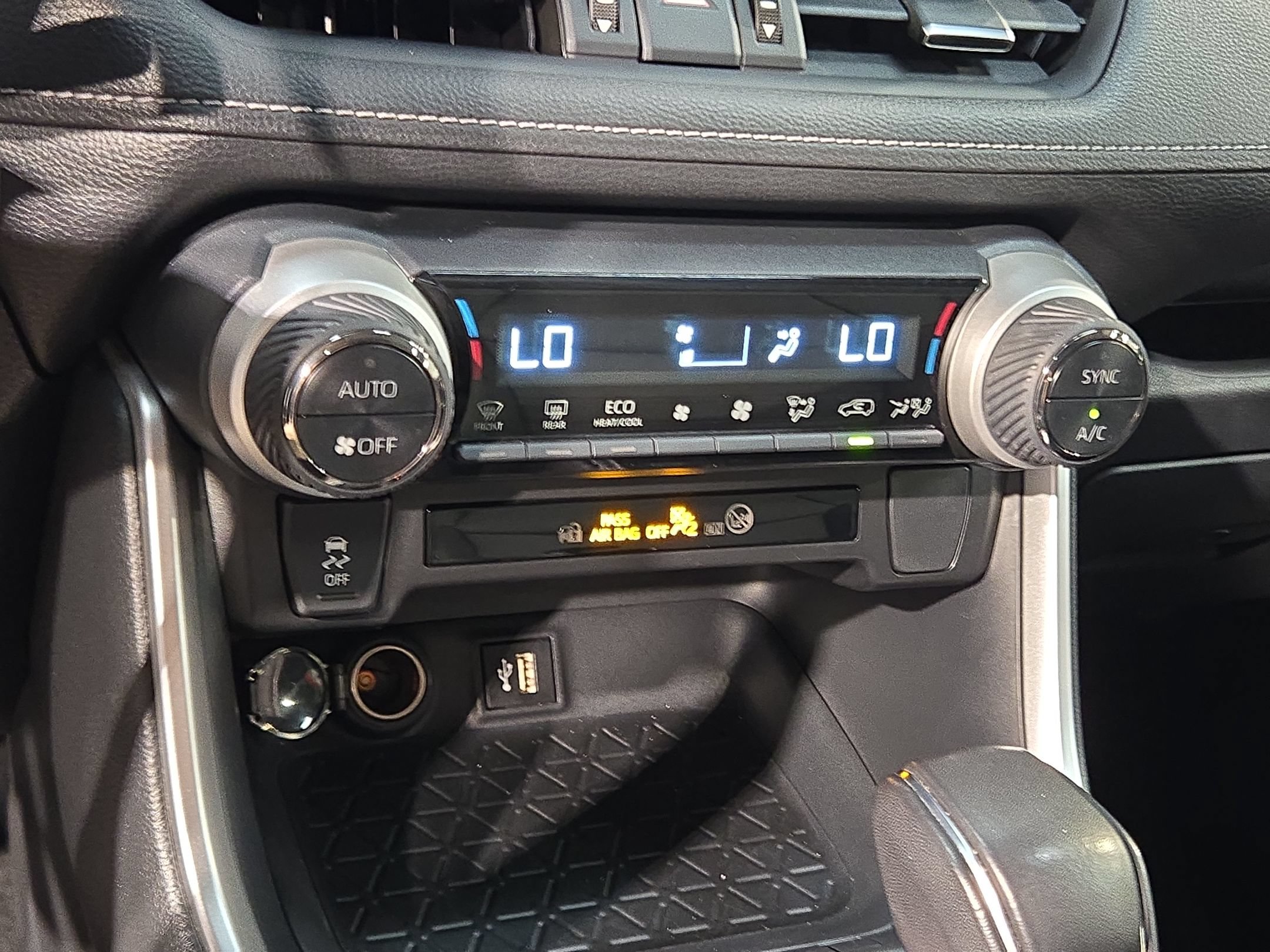 Used 2023 Toyota RAV4 XLE Premium AWD/4WD image 33