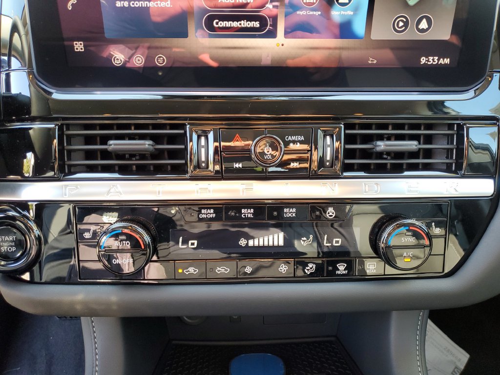 New 2026 Nissan Pathfinder SL FWD image 32