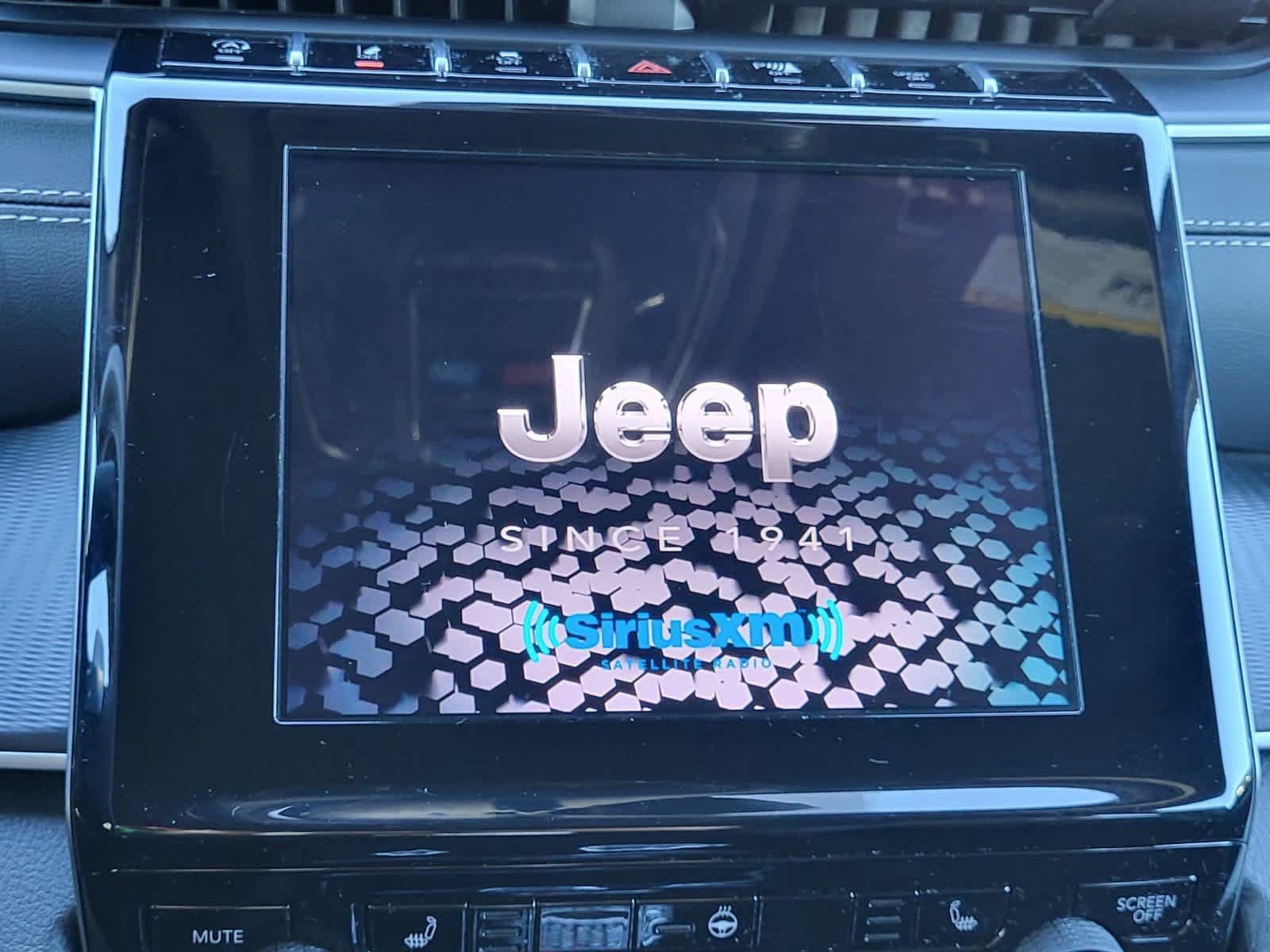 Used 2024 Jeep Grand Cherokee Altitude AWD/4WD image 19