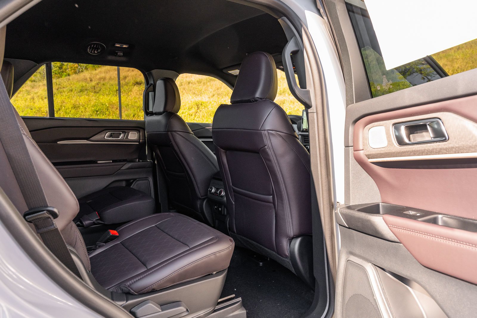 New 2027 Ford Explorer Platinum RWD image 9