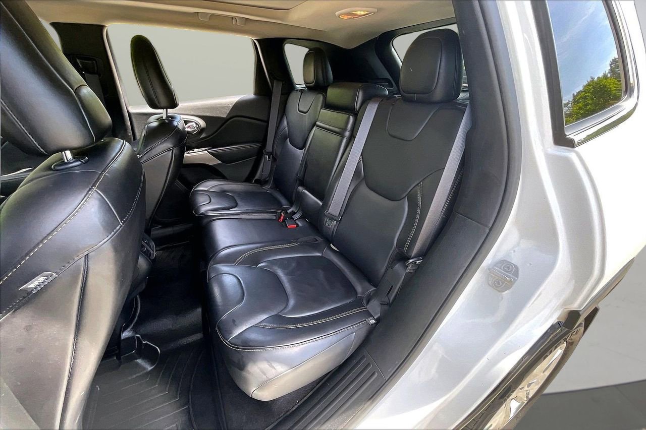 Used 2017 Jeep Cherokee Limited AWD/4WD image 23