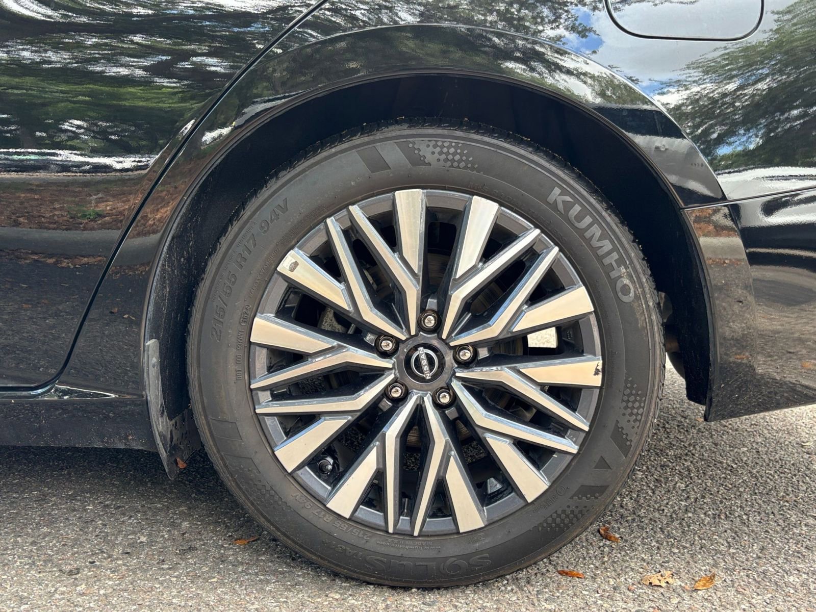 Used 2025 Nissan Altima 2.5 SV FWD image 30