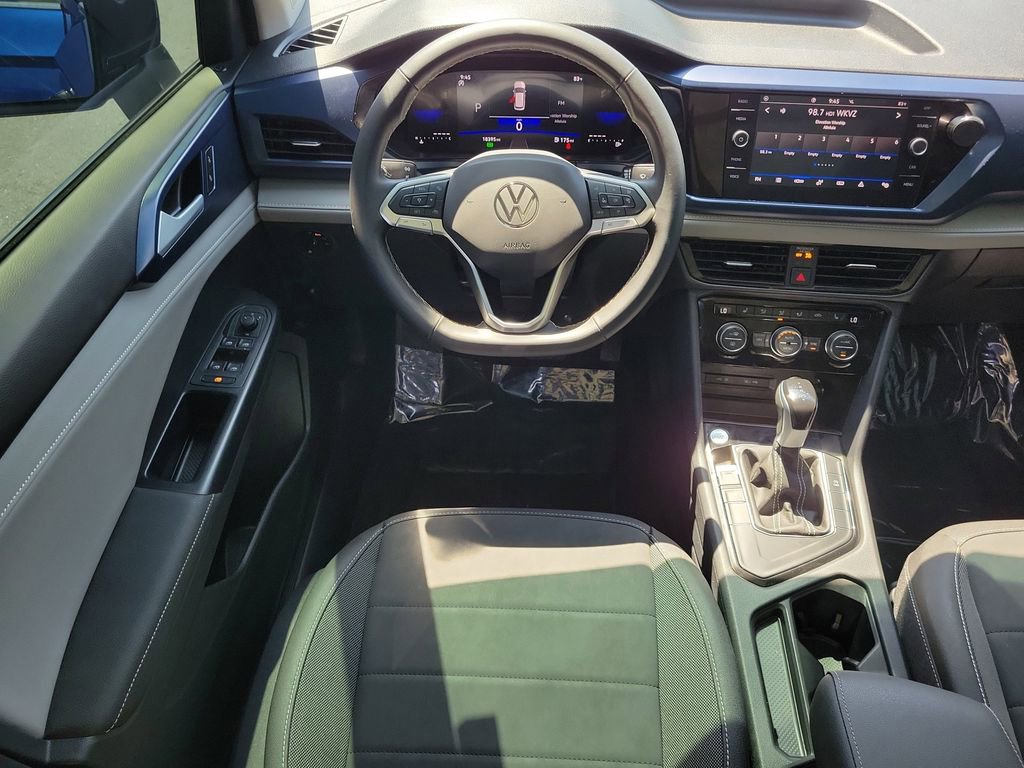 Used 2024 Volkswagen Taos SE w/ Panoramic Sunroof Package FWD image 13