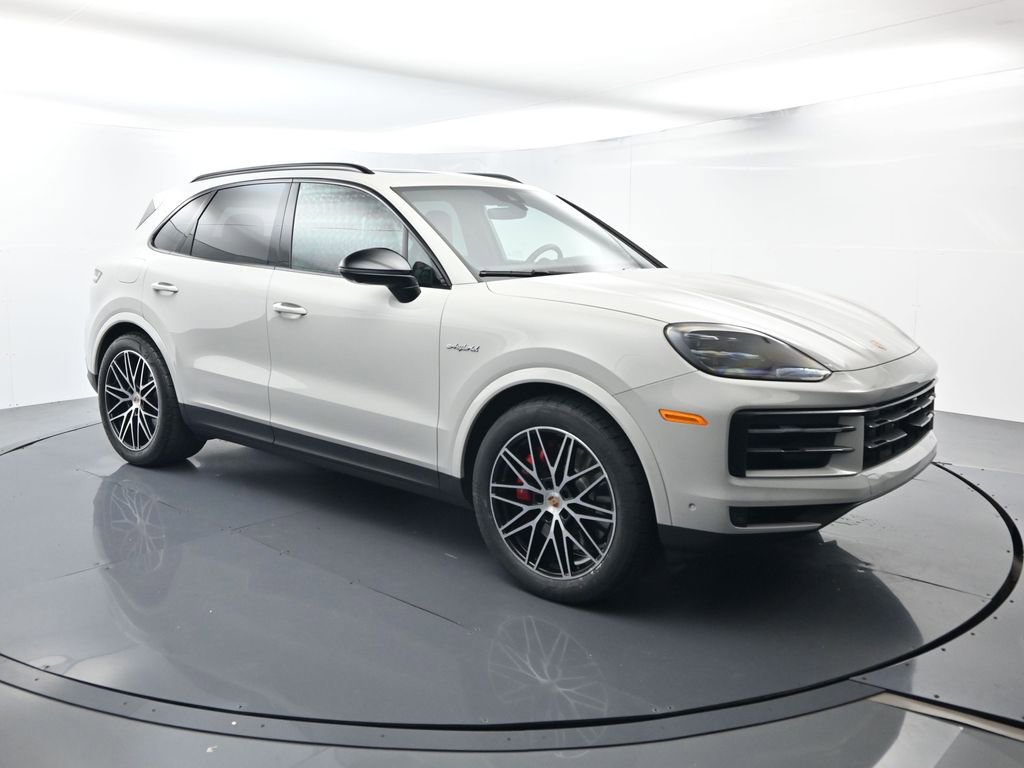 Certified 2025 Porsche Cayenne S image 17