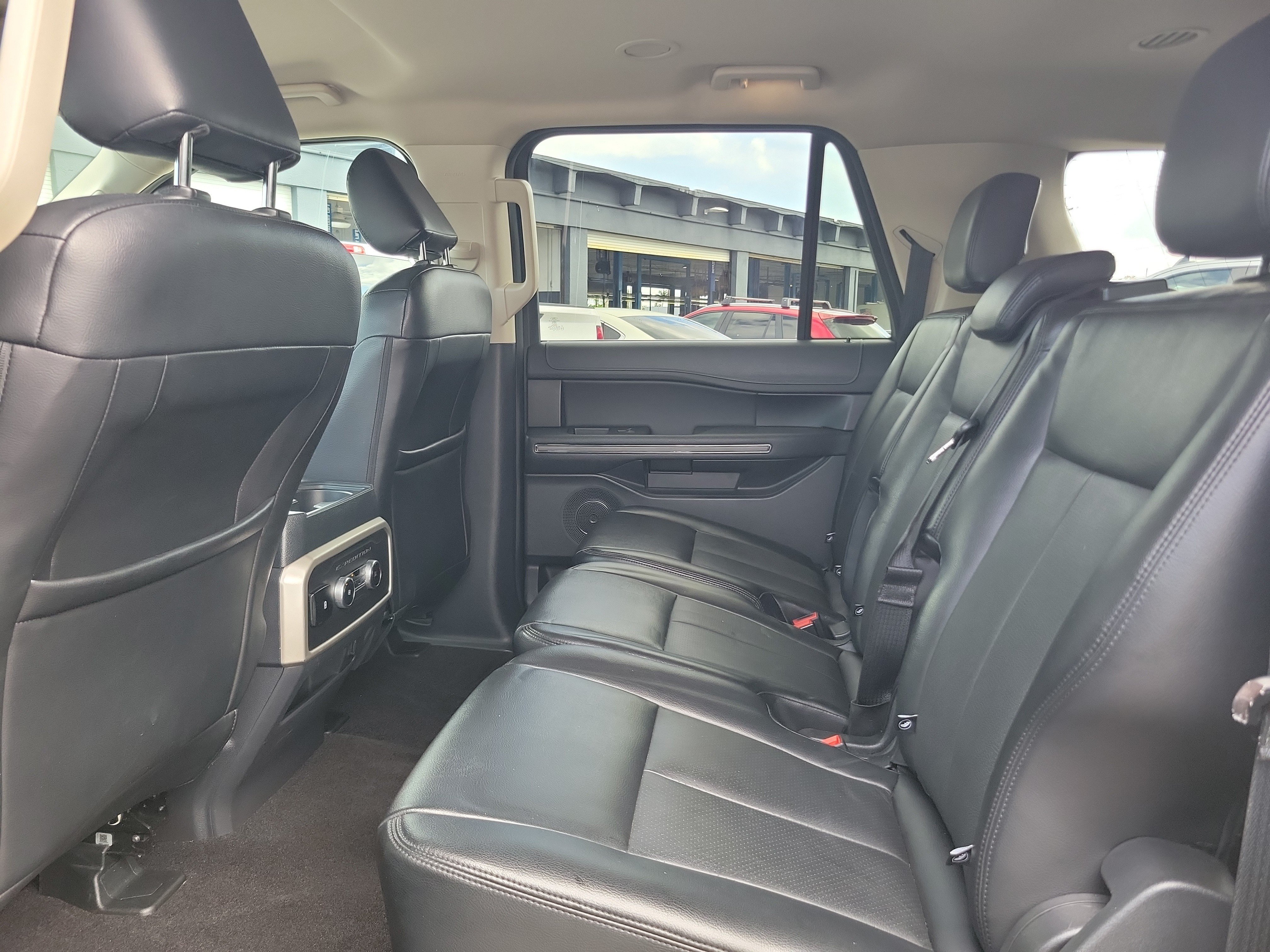 Used 2022 Ford Expedition Max XLT RWD image 13