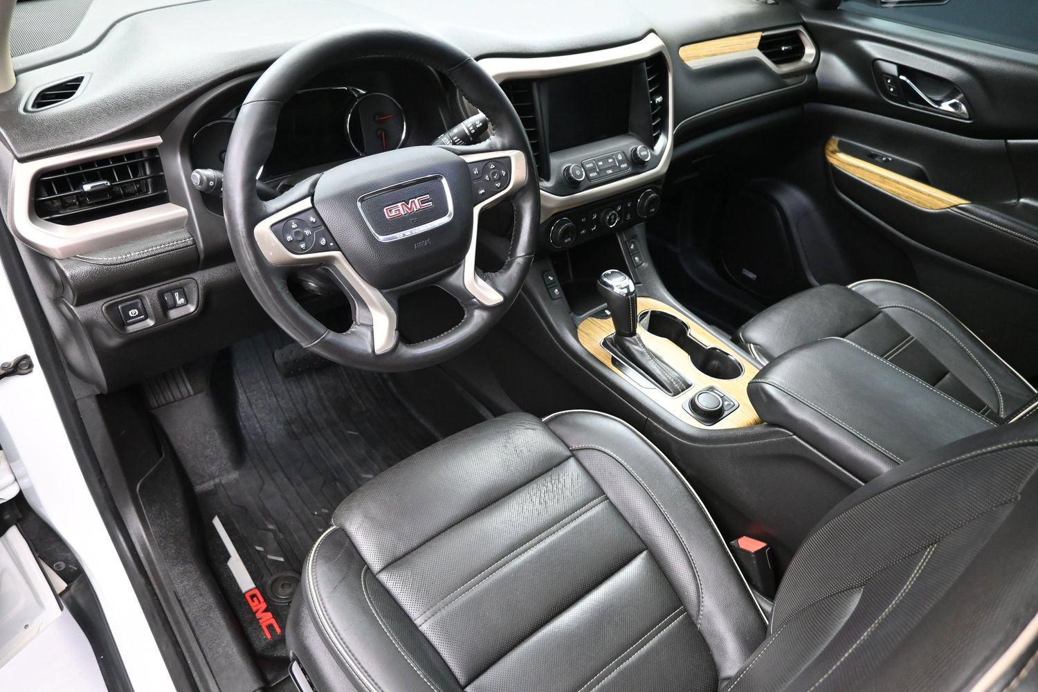 Used 2017 GMC Acadia Denali w/ Technology Package FWD image 22
