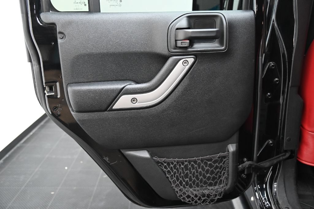 Used 2018 Jeep Wrangler Unlimited Rubicon w/ Cold Weather Group AWD/4WD image 48