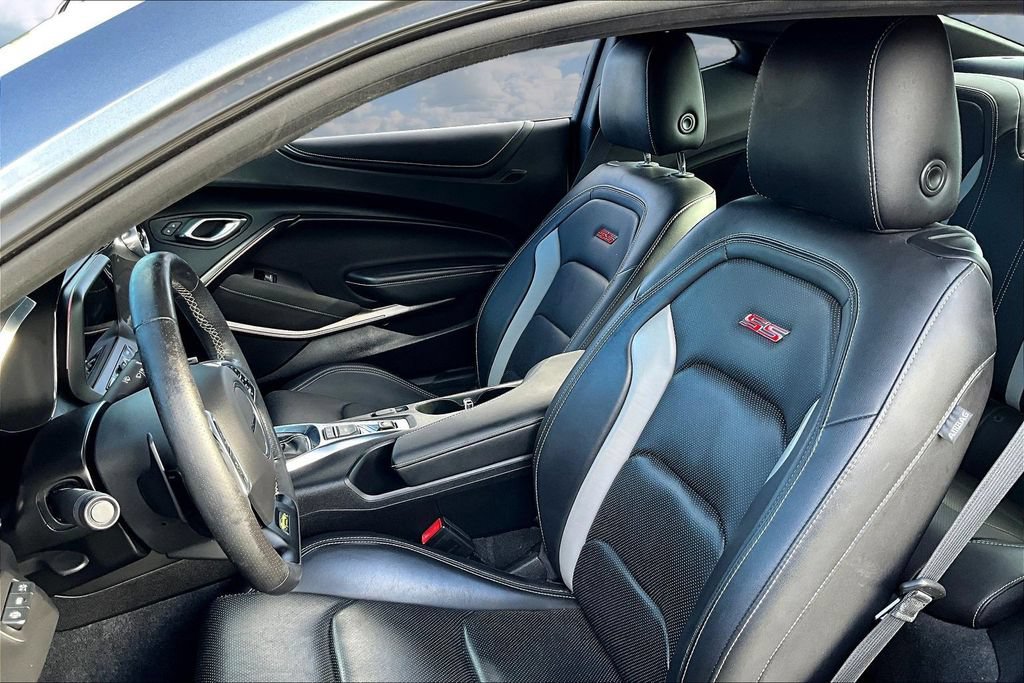 Used 2020 Chevrolet Camaro SS RWD image 18