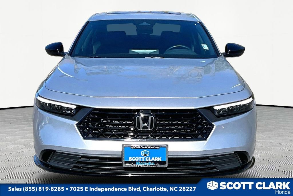 Used 2025 Honda Accord Sport image 2