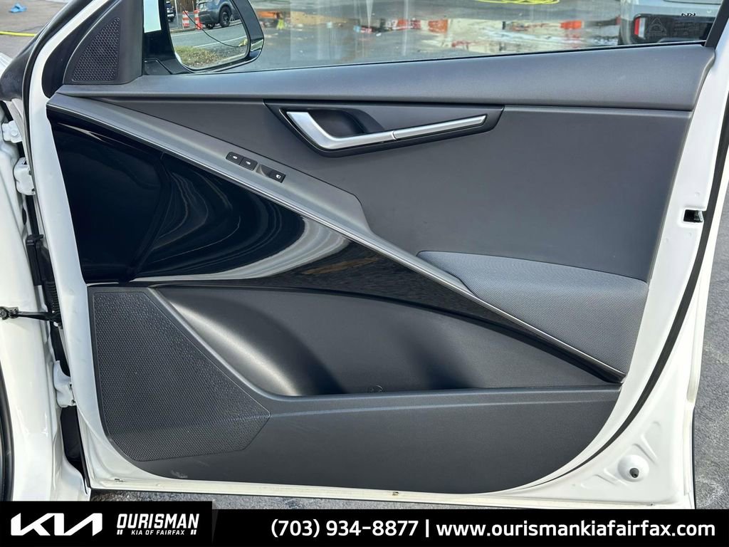 Used 2023 Kia Niro EX Touring image 18