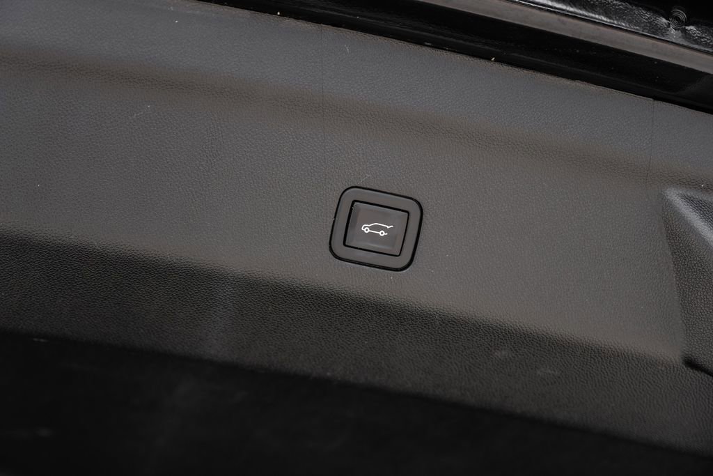 Used 2024 Chevrolet Suburban Premier image 52