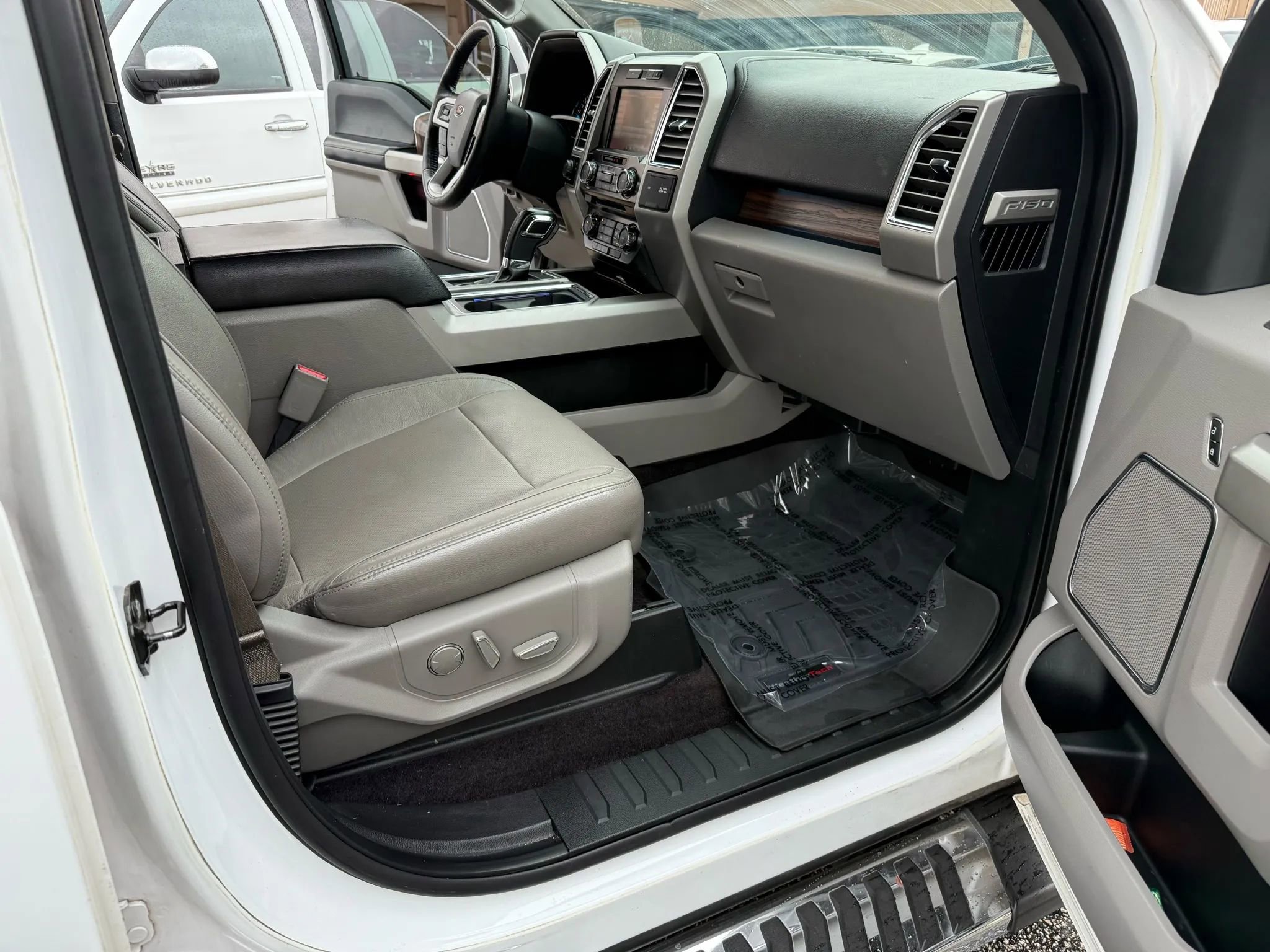 Used 2015 Ford F150 Lariat image 26