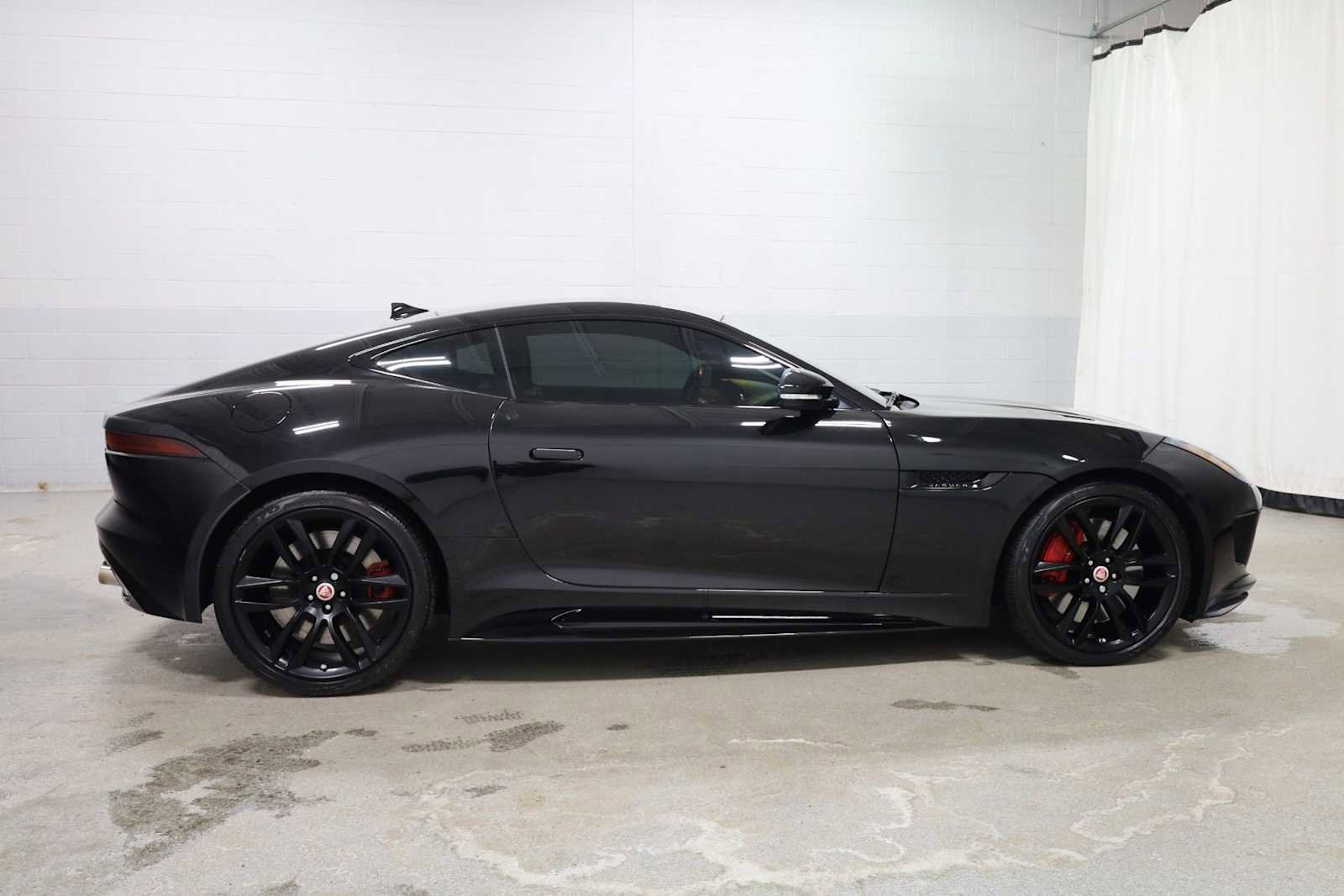 Used 2017 Jaguar F-TYPE R image 10
