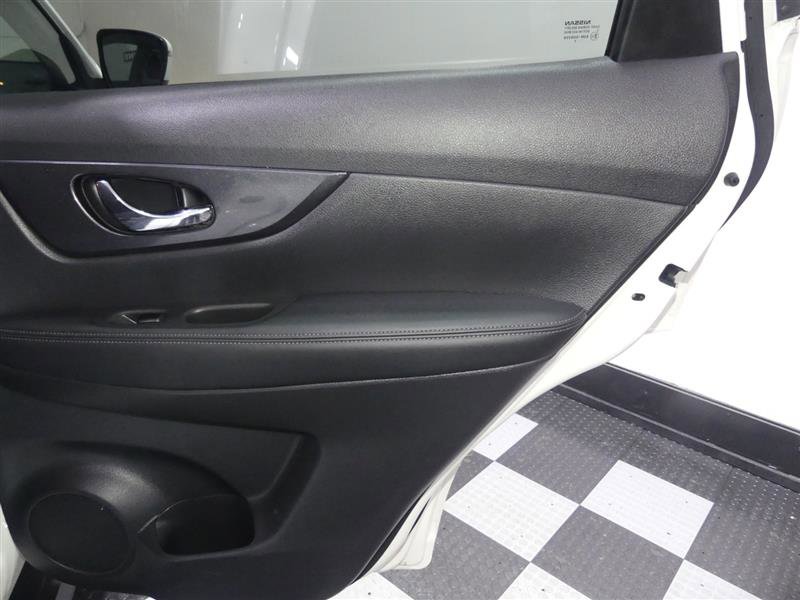 Used 2019 Nissan Rogue SV image 26