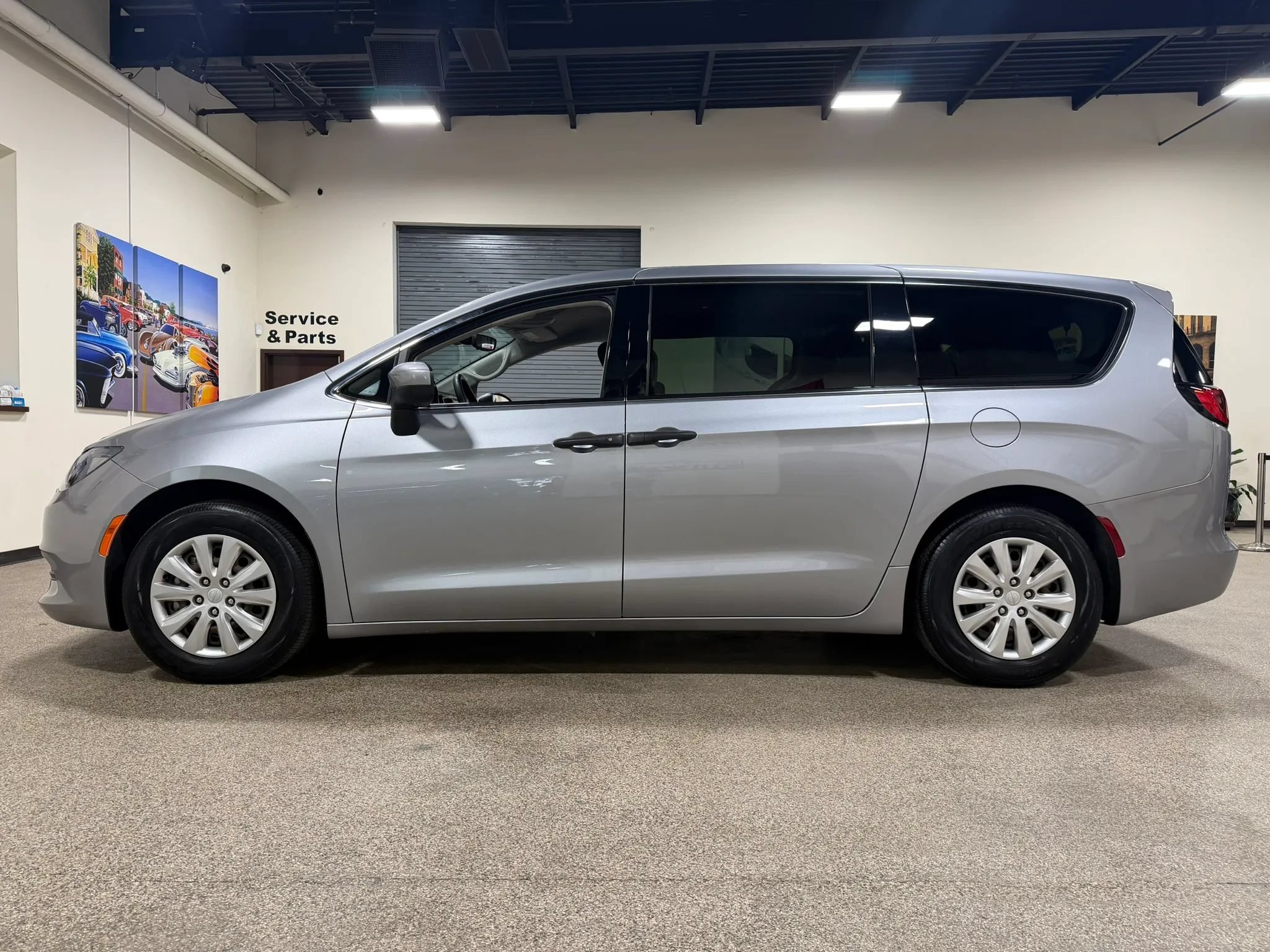 Used 2021 Chrysler Voyager L FWD image 8