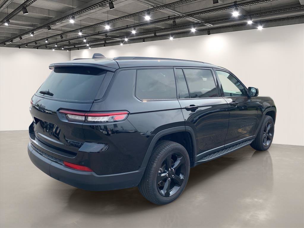 Used 2025 Jeep Grand Cherokee L Limited w/ Black Appearance Package AWD/4WD image 7