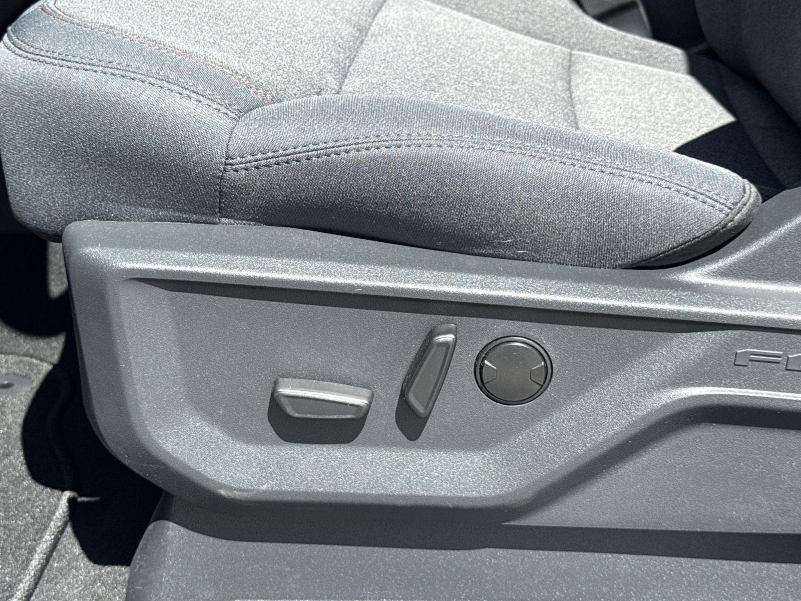 New 2025 Ford Expedition Active image 14