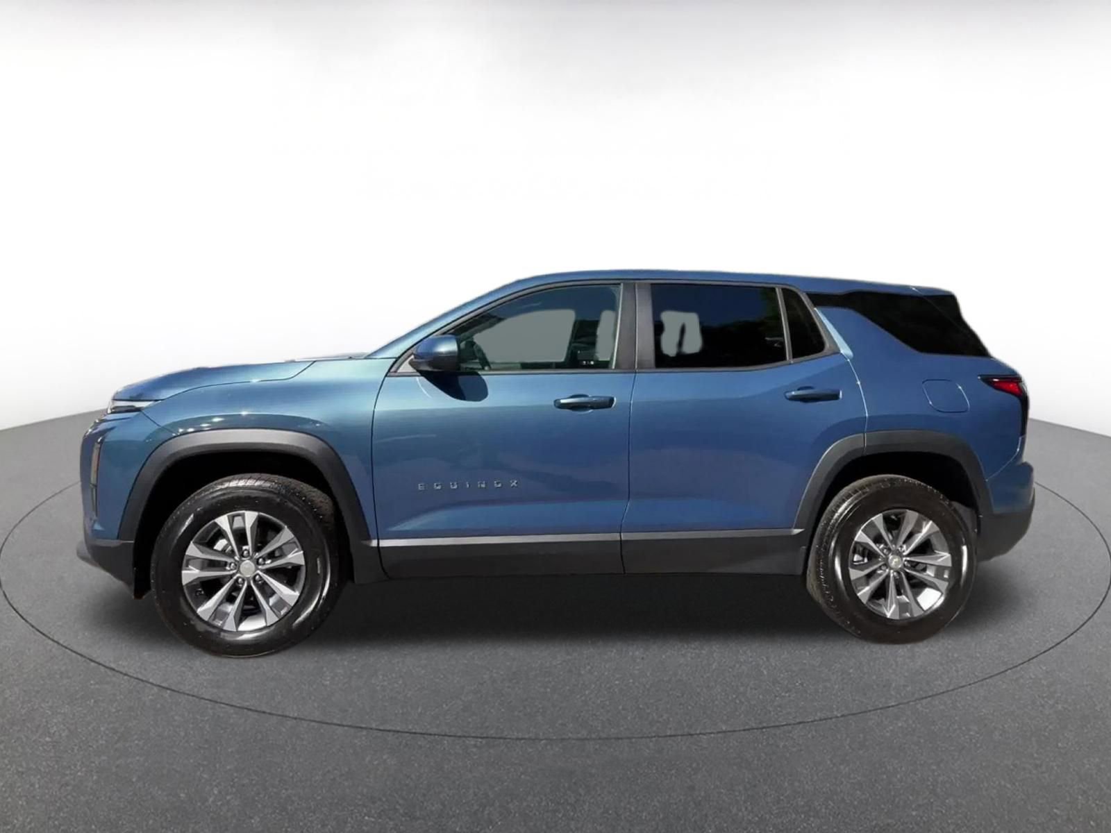 Used 2025 Chevrolet Equinox LT FWD image 9