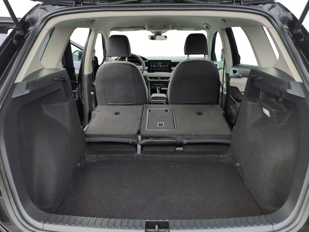 Used 2025 Volkswagen Taos SE FWD image 28