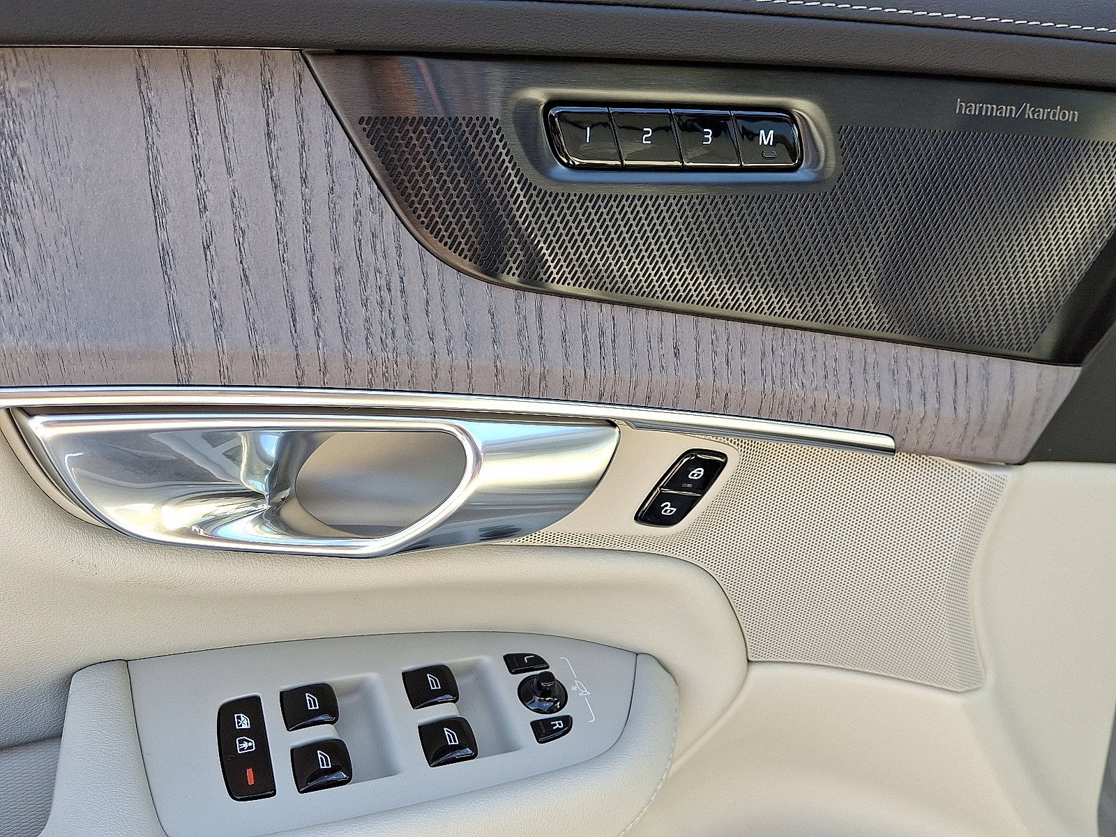 New 2026 Volvo XC90 B6 Ultra image 8