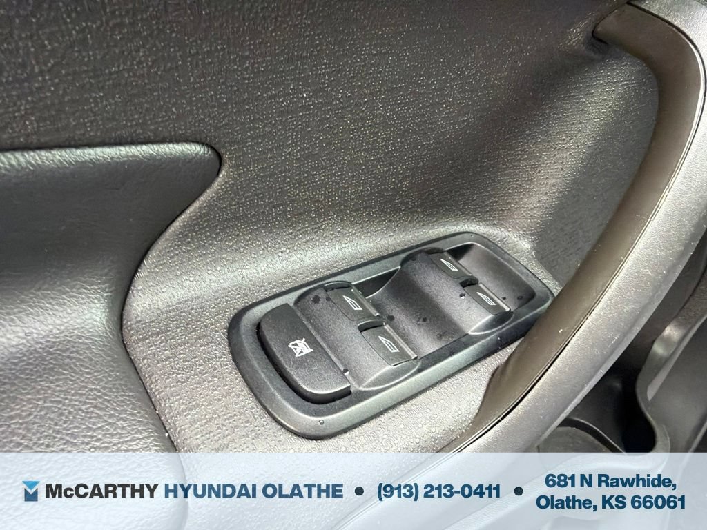 Used 2016 Ford Fiesta Titanium FWD image 31