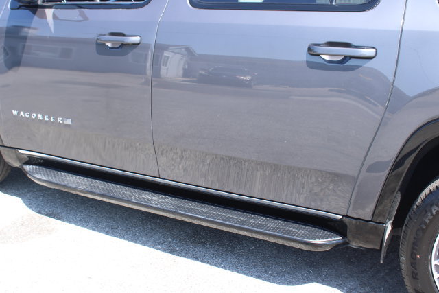 Used 2024 Jeep Wagoneer L Series II AWD/4WD image 7