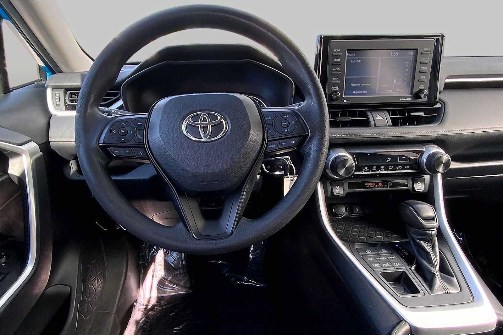 Used 2020 Toyota RAV4 LE AWD/4WD image 6