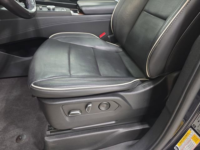 Used 2022 Cadillac Escalade Premium Luxury image 29