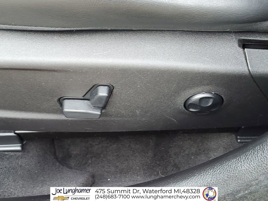 Used 2016 Chrysler 300 Limited image 34