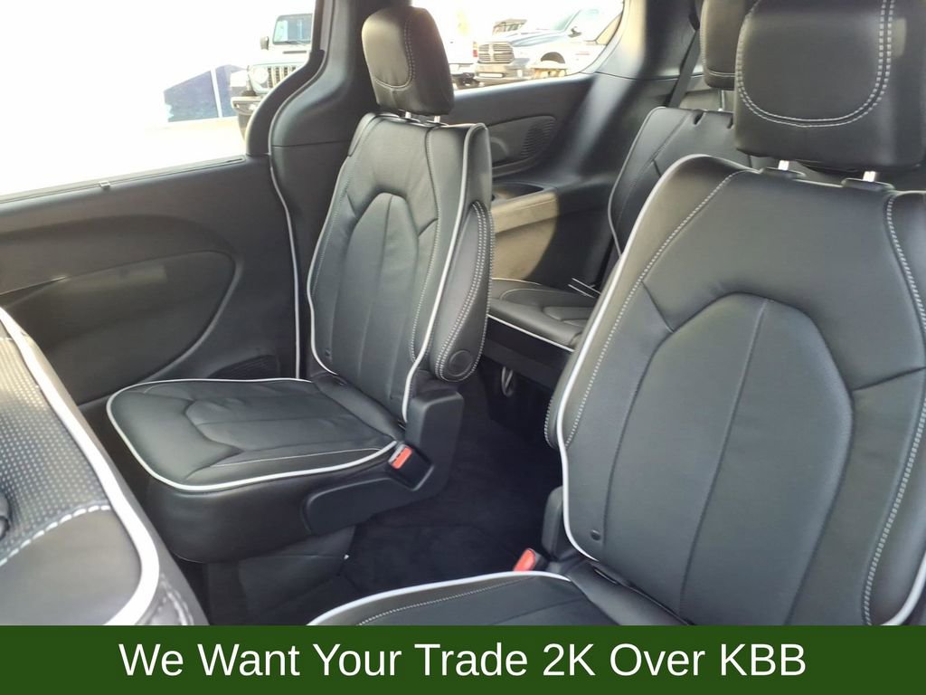 New 2026 Chrysler Pacifica Limited w/ S Appearance Package image 9