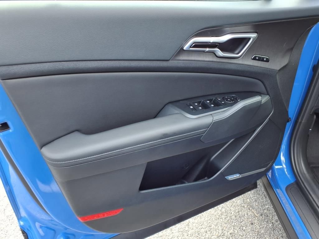 New 2026 Kia Sportage X-Line w/ X-Line Technology Package image 16